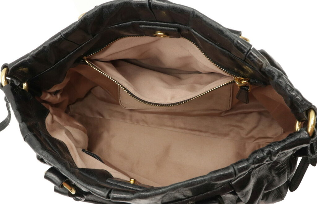 🌺🩷 Miu Miu Shoulder Bag Leather Black🌲🍀 🤎🌆