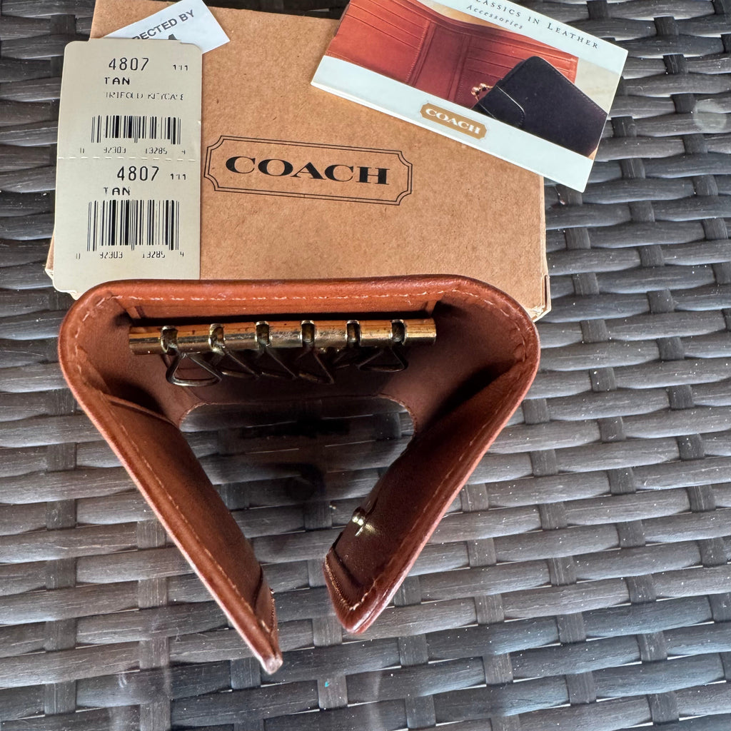 🌺🩷 Vintage Coach British Tan Leather Trifold Key Case 4807 Nwt🍬⚡ 🤎🌆