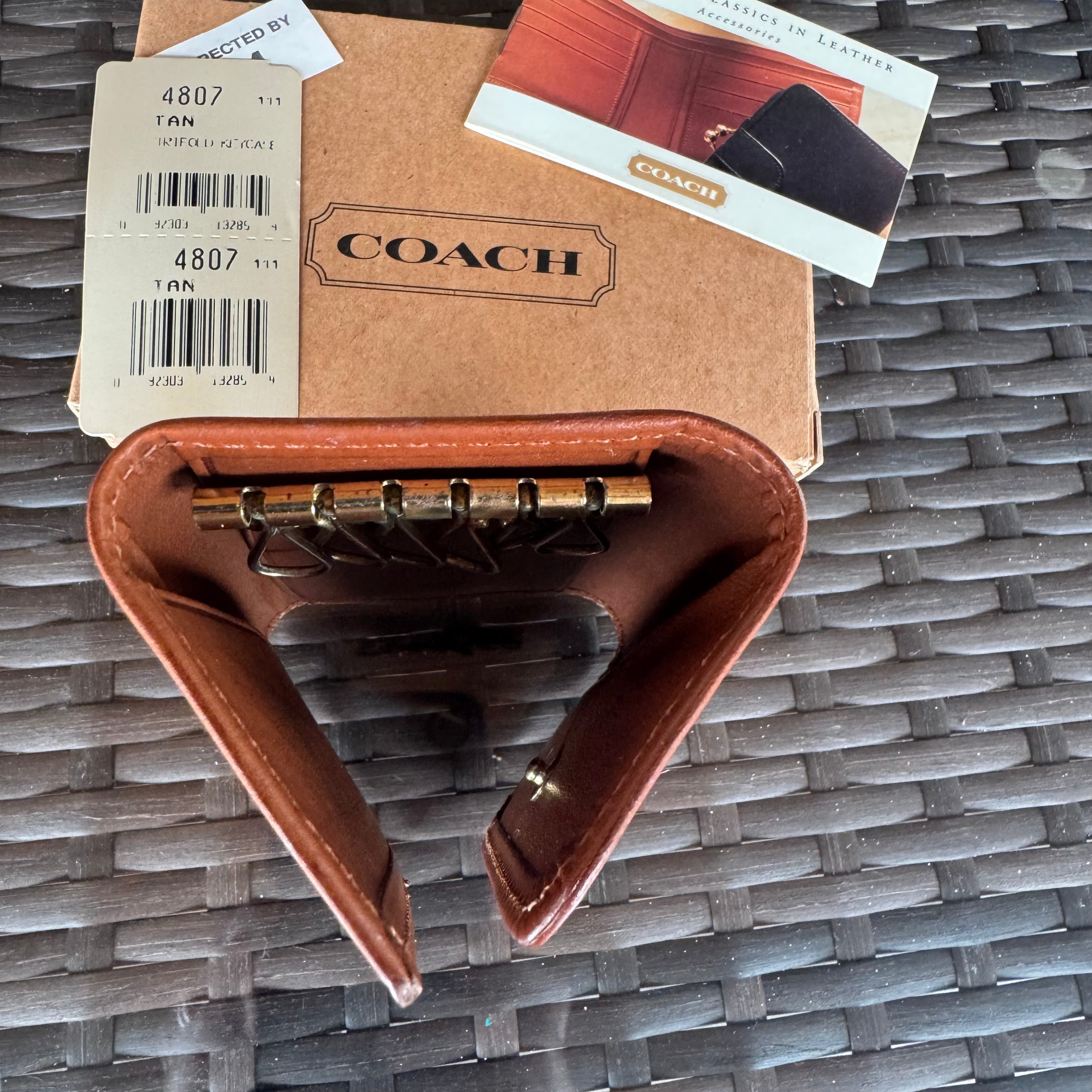 🌺🩷 Vintage Coach British Tan Leather Trifold Key Case 4807 Nwt🍬⚡ 🤎🌆