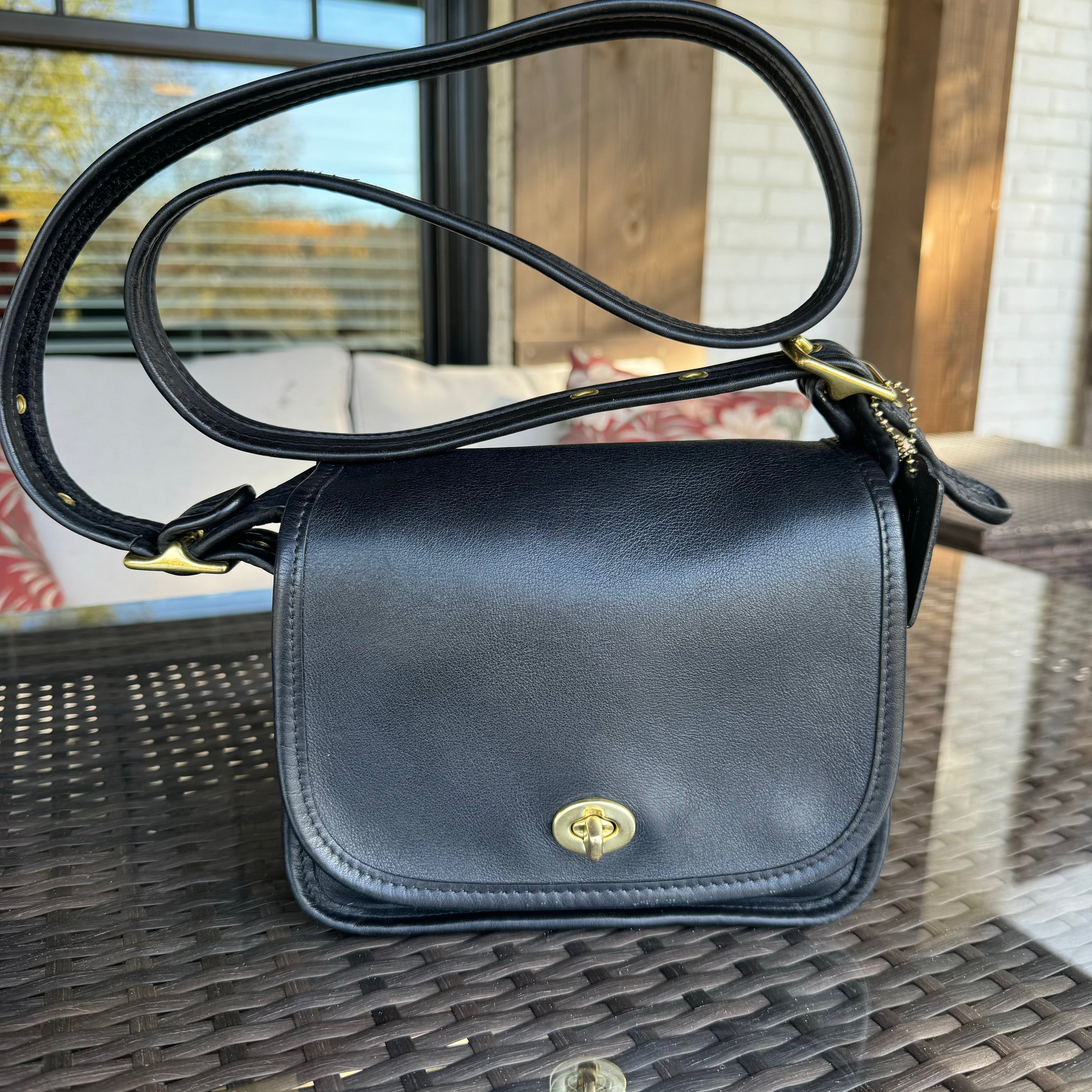 🌺🩷 Vintage Coach Black 9965 Legacy Small Flap🩶🏙️ 🤎🌆