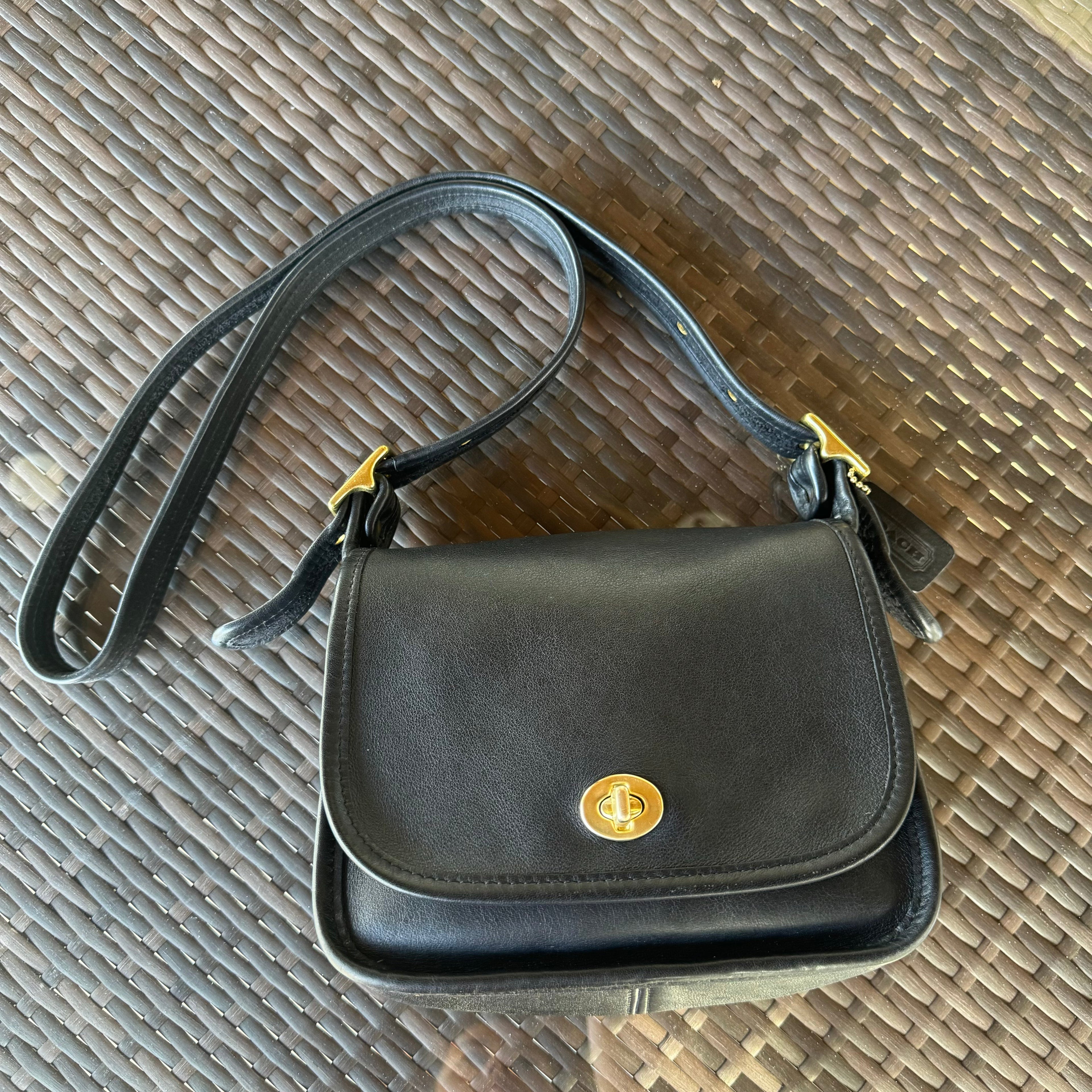 🌺🩷 Vintage Coach Black 9965 Legacy Small Flap🩶🏙️ 🤎🌆