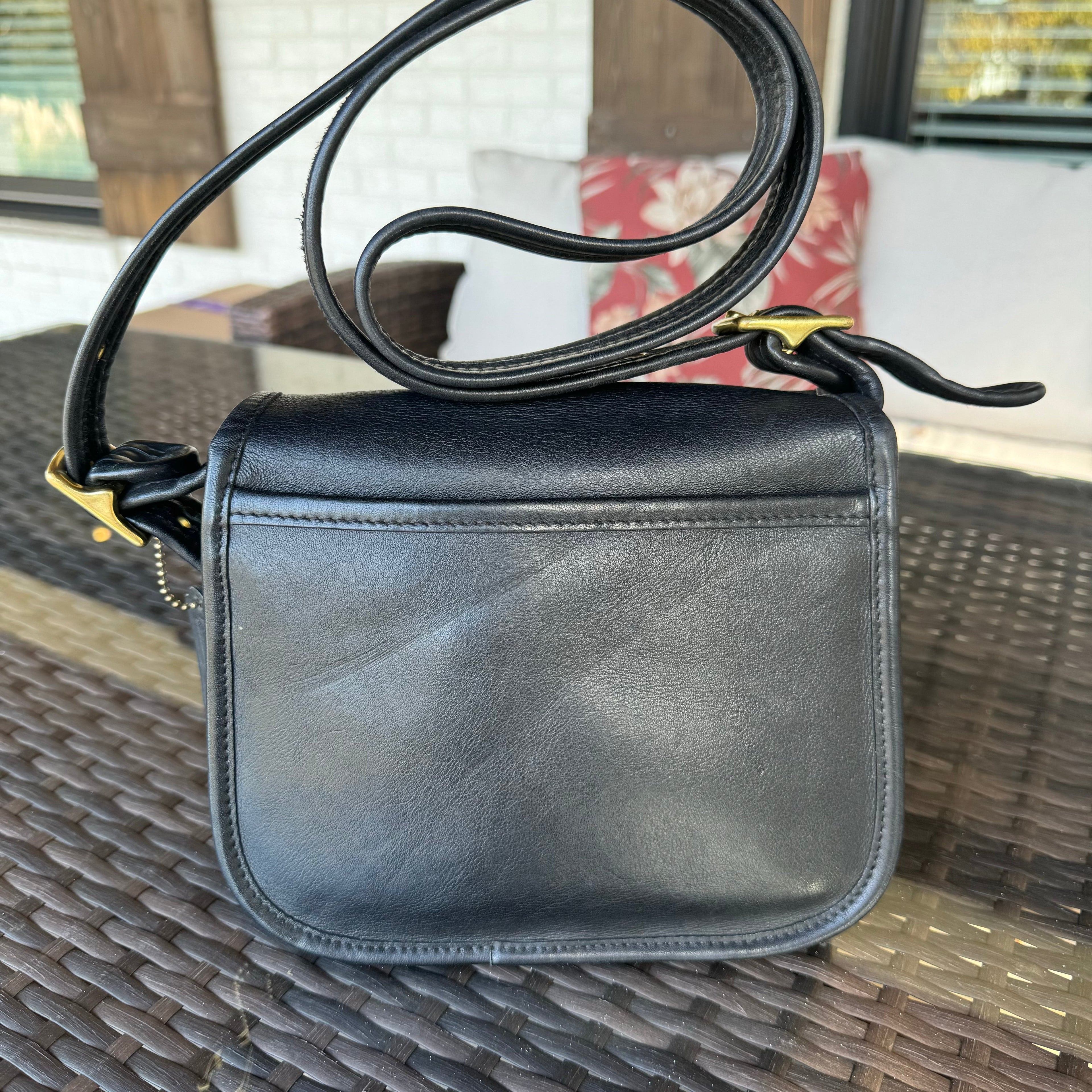 🌺🩷 Vintage Coach Black 9965 Legacy Small Flap🩶🏙️ 🤎🌆