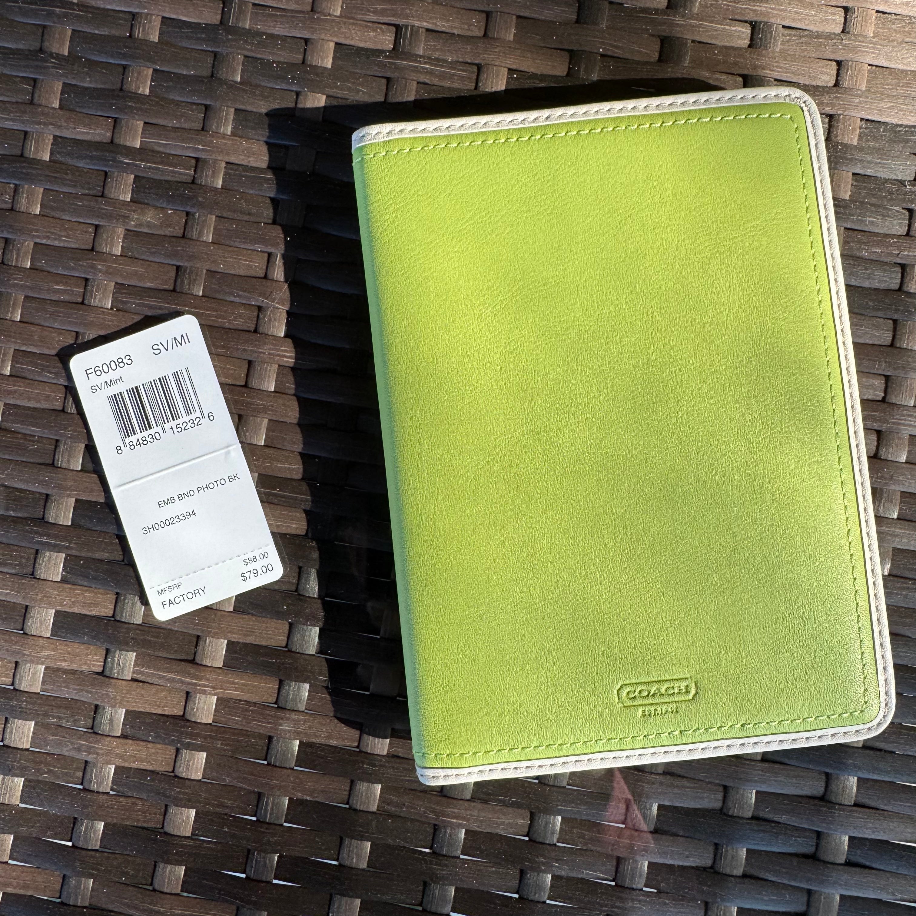 🌺🩷 Vintage Coach Y2K Embossed Photo Book In Mint Green🥬🎄 🤎🌆