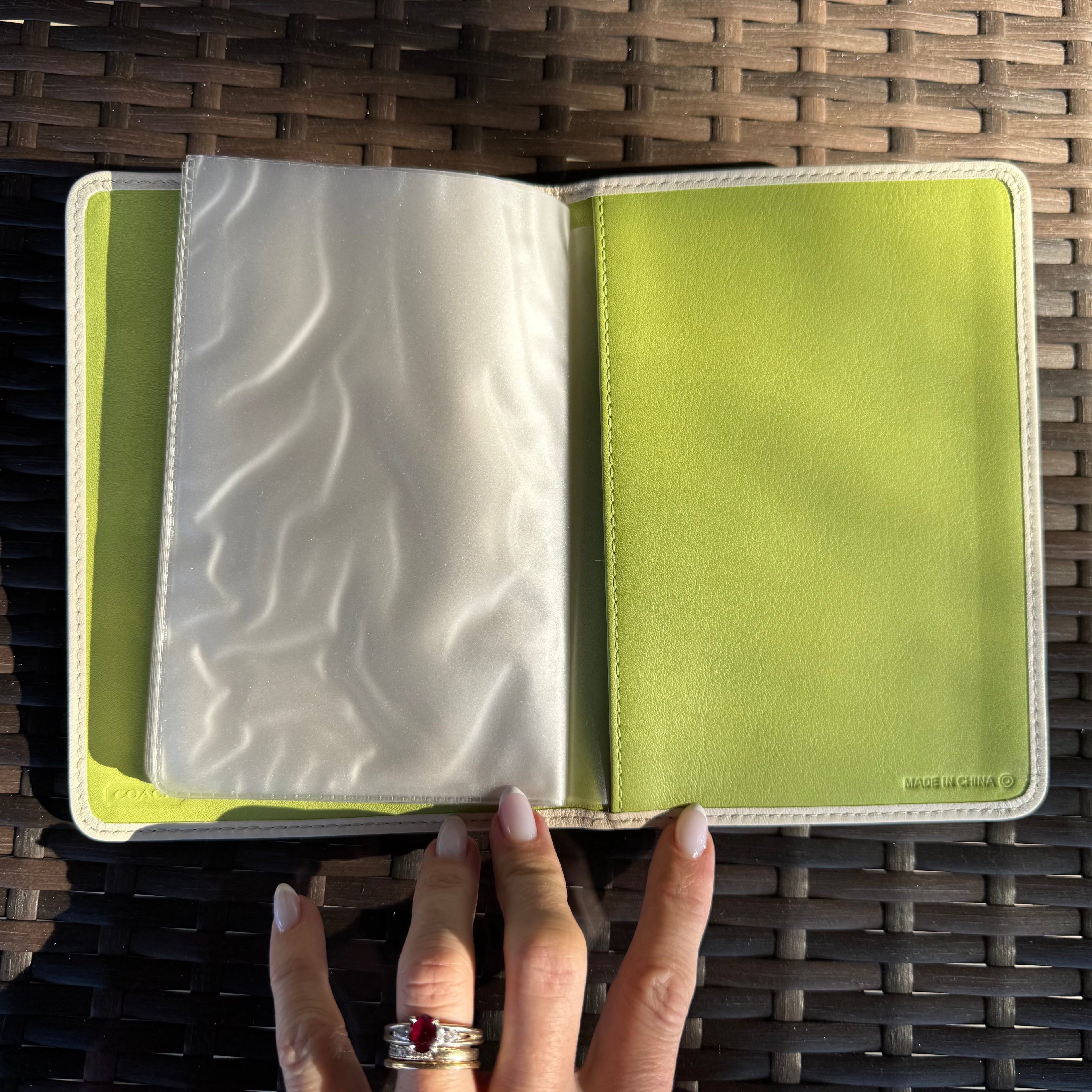 🌺🩷 Vintage Coach Y2K Embossed Photo Book In Mint Green🥬🎄 🤎🌆