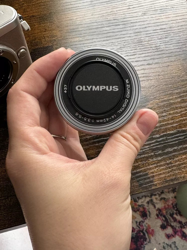 🌺🩷 Olympus PEN E-PL10 16.1MP 14-42mm Lens Mirrorless Digital Camera - Brown🌺🩷 🤎🌆