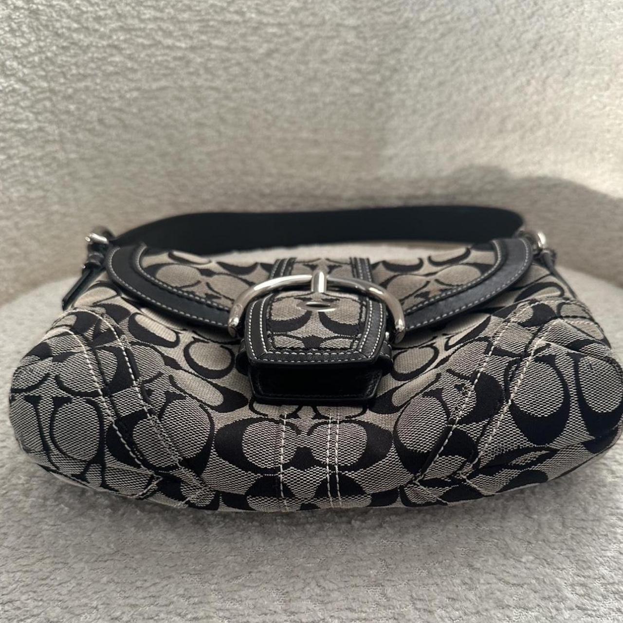 🌺🩷 🩷🍒Vintage soho coach purse in light gray and black🩷🍒 🤎🌆