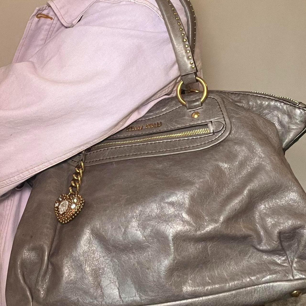 🌺🩷 🍇💜PreOwned Miu Miu Studded 2000s Heart Charm Tote Leather Bag🍇💜 🤎🌆