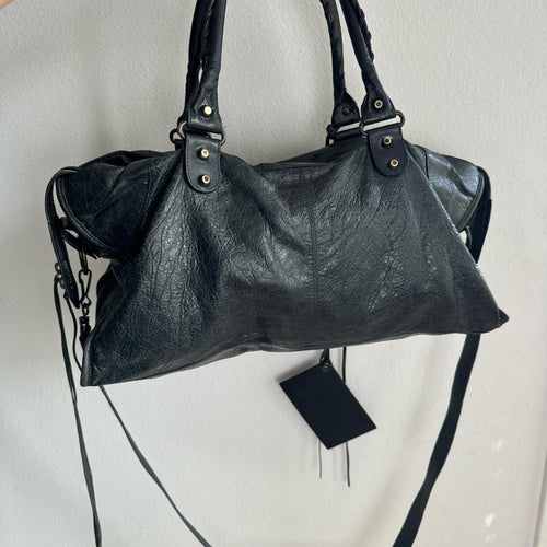 🌺🩷 Authentic black balenciaga city bag part time with a...🍒❤️‍🔥 🤎🌆