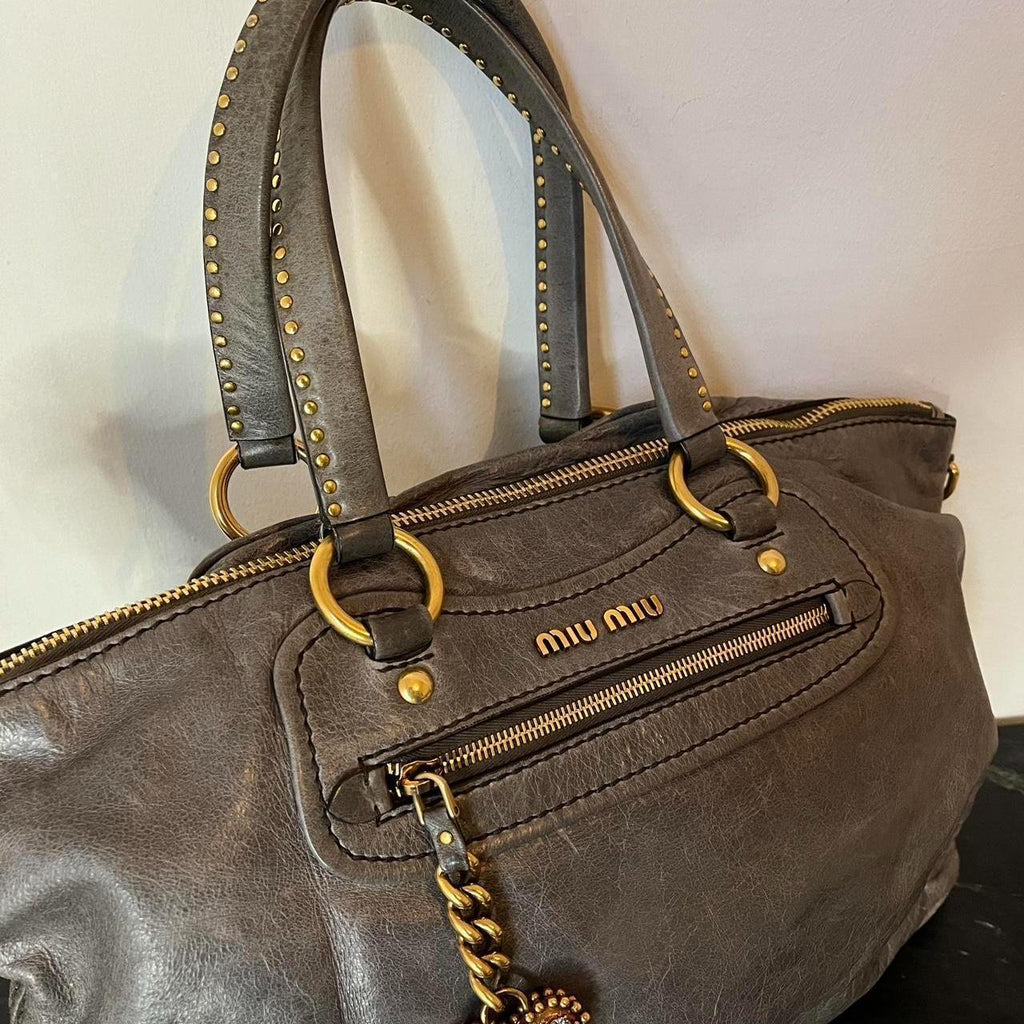 🌺🩷 🍇💜PreOwned Miu Miu Studded 2000s Heart Charm Tote Leather Bag🍇💜 🤎🌆