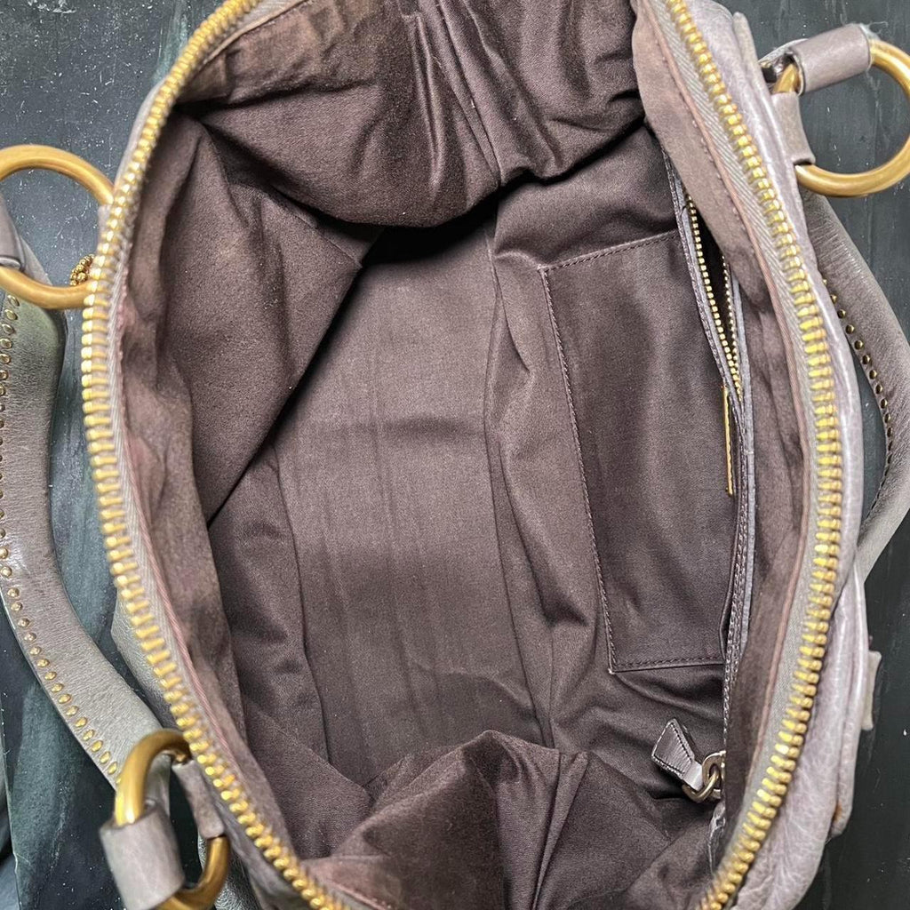 🌺🩷 🍇💜PreOwned Miu Miu Studded 2000s Heart Charm Tote Leather Bag🍇💜 🤎🌆