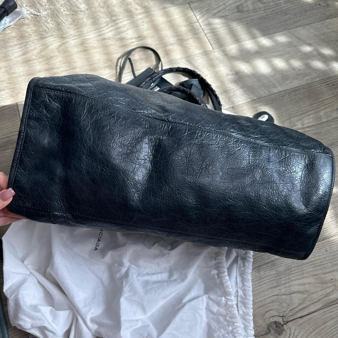 🌺🩷 Authentic black balenciaga city bag part time with a...🍒❤️‍🔥 🤎🌆
