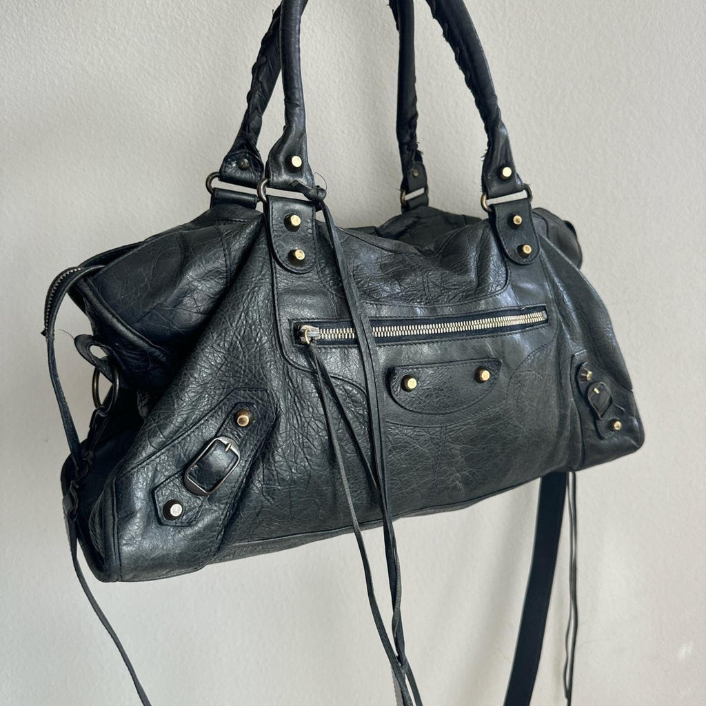 🌺🩷 Authentic black balenciaga city bag part time with a...🍒❤️‍🔥 🤎🌆