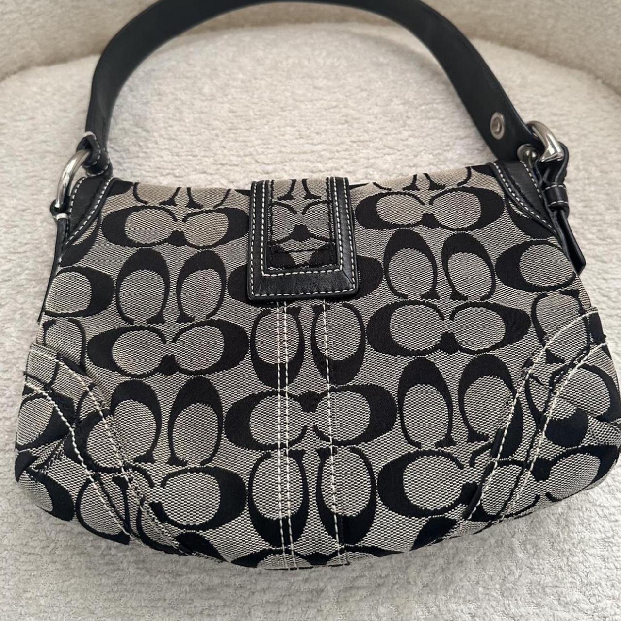 🌺🩷 🩷🍒Vintage soho coach purse in light gray and black🩷🍒 🤎🌆