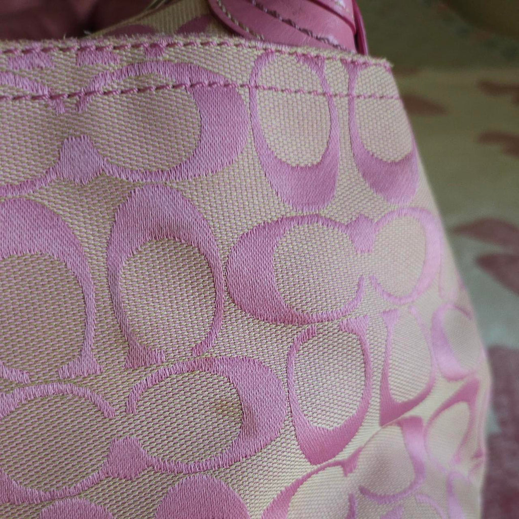 🌺🩷 Vintage Barbie Pink Soho Buckle Signature Cs Rare Shoulder Purse🩷🍒 🤎🌆