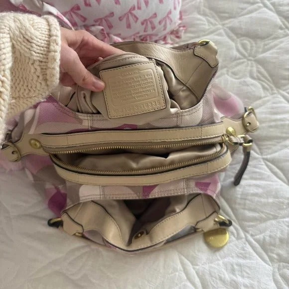 🌺🩷 💕 Y2K Coach Pink &amp; Cream Monogram Purse 💕 🤎🌆