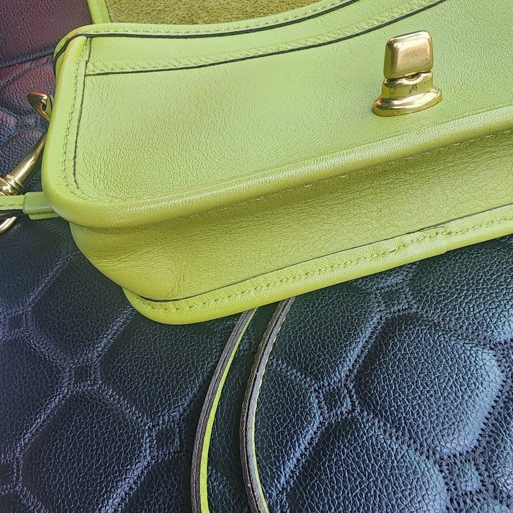 🌺🩷 Vintage coach Dinky Reissue Limited Edition( brat green) 🤎🌆