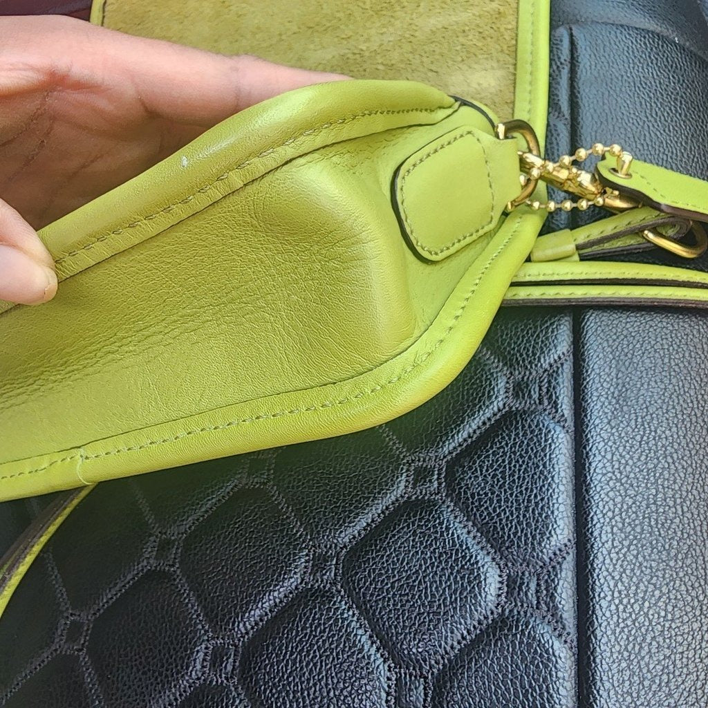 🌺🩷 Vintage coach Dinky Reissue Limited Edition( brat green) 🤎🌆