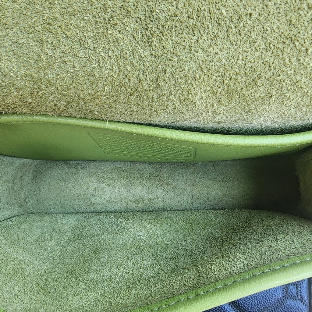 🌺🩷 Vintage coach Dinky Reissue Limited Edition( brat green) 🤎🌆