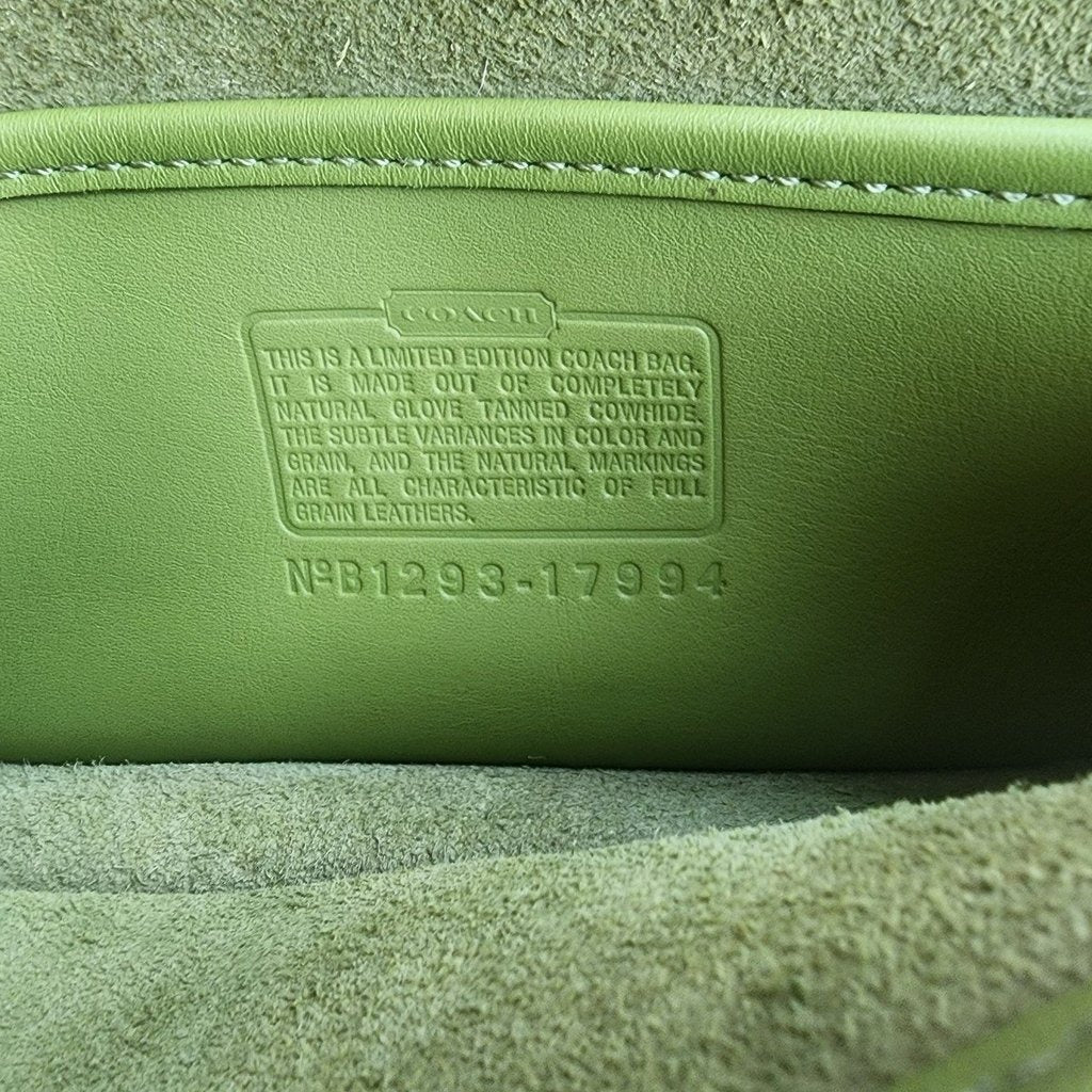 🌺🩷 Vintage coach Dinky Reissue Limited Edition( brat green) 🤎🌆