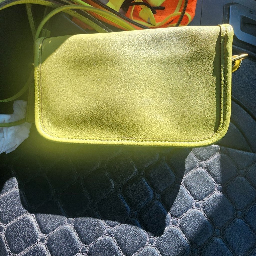 🌺🩷 Vintage coach Dinky Reissue Limited Edition( brat green) 🤎🌆