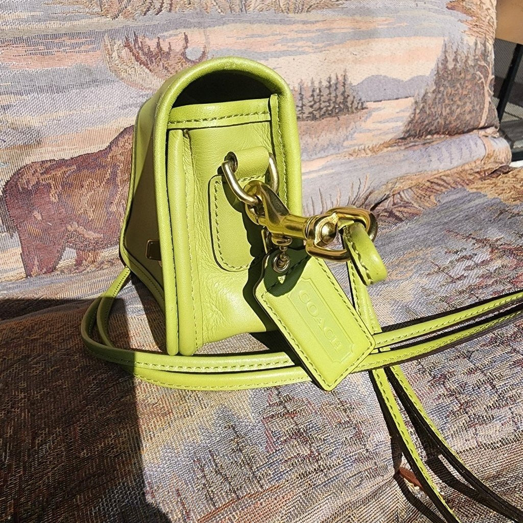 🌺🩷 Vintage coach Dinky Reissue Limited Edition( brat green) 🤎🌆