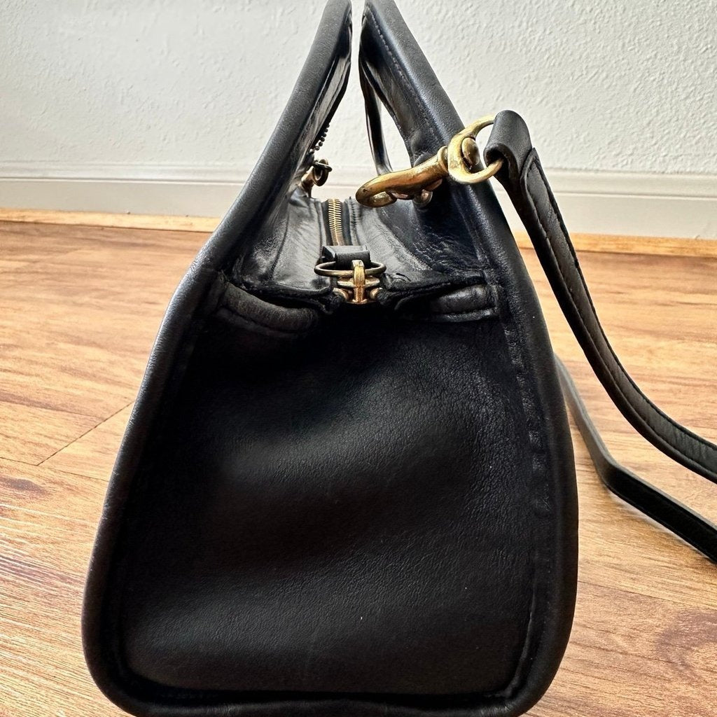 🌺🩷 Vintage Coach Carousel 🤎🌆