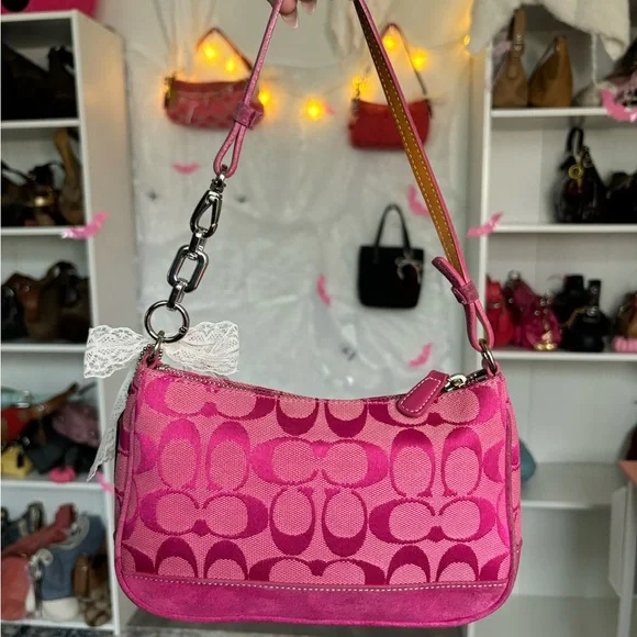 🌺🩷 Y2K Coach Signature Hot Pink Demi Bag🪻🍃 🤎🌆