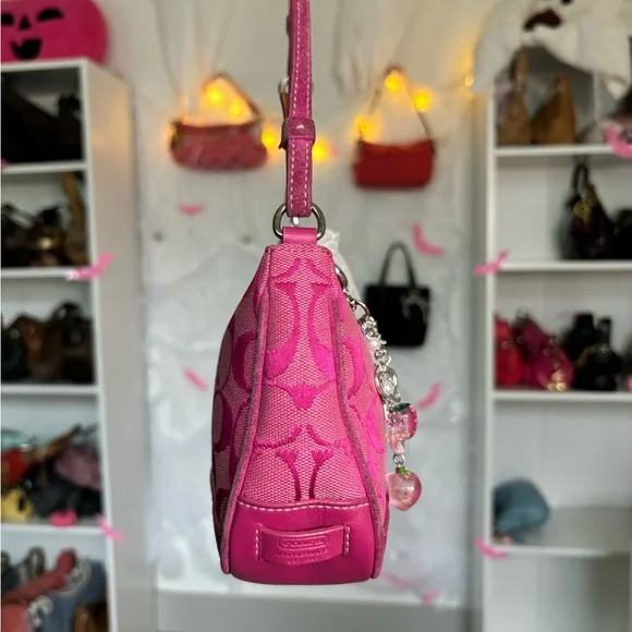 🌺🩷 Y2K Coach Signature Hot Pink Demi Bag🪻🍃 🤎🌆