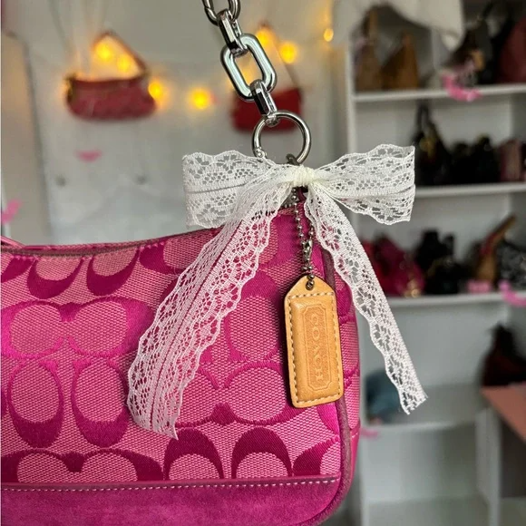 🌺🩷 Y2K Coach Signature Hot Pink Demi Bag🪻🍃 🤎🌆
