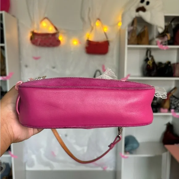 🌺🩷 Y2K Coach Signature Hot Pink Demi Bag🪻🍃 🤎🌆