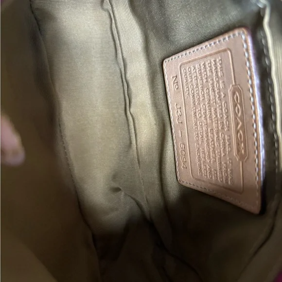 🌺🩷 Y2K Coach Signature Hot Pink Demi Bag🪻🍃 🤎🌆