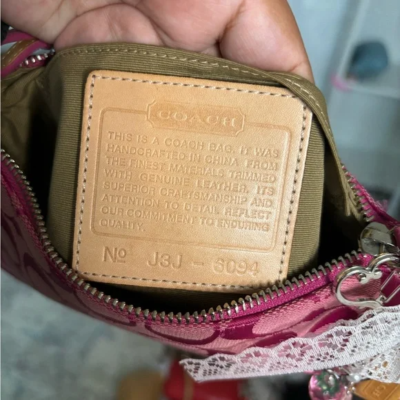 🌺🩷 Y2K Coach Signature Hot Pink Demi Bag🪻🍃 🤎🌆