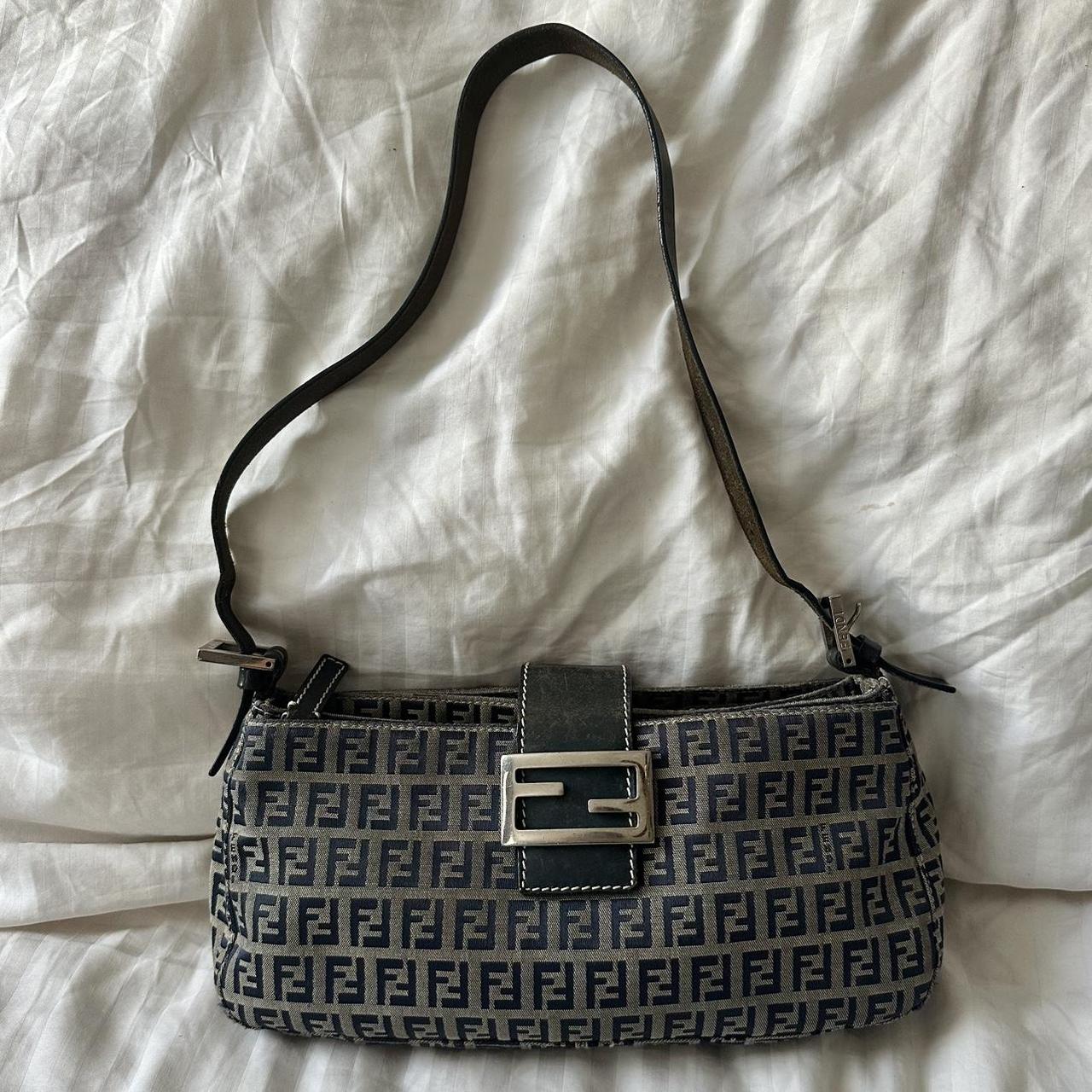 🌺🩷 🍇💜Preowned NAVY FENDI BAGUETTE🍇💜 🤎🌆