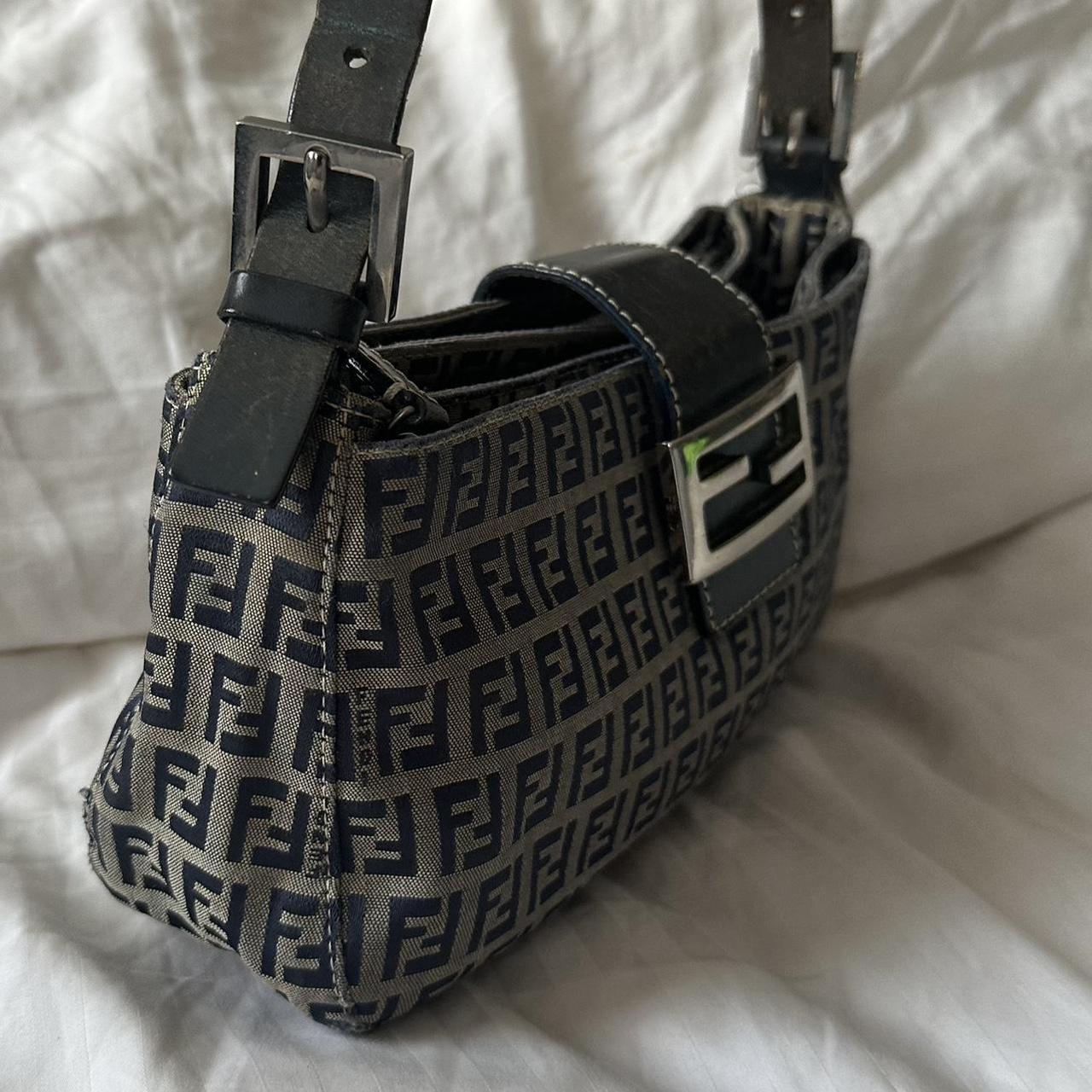 🌺🩷 🍇💜Preowned NAVY FENDI BAGUETTE🍇💜 🤎🌆