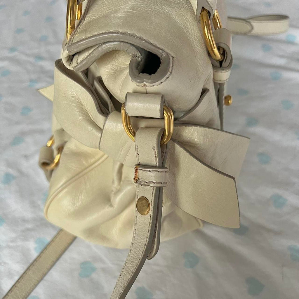 🌺🩷 Authentic Cream Miu Miu Vitello Lux Bow Bag With Gold Hardware🤍🗻 🤎🌆