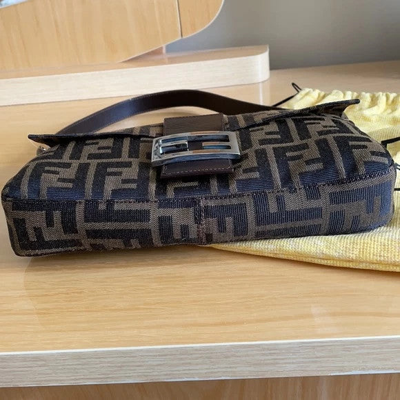 🌺🩷 New Auth Fendi Baguette New Vintage It Bag🩷🍒 🤎🌆