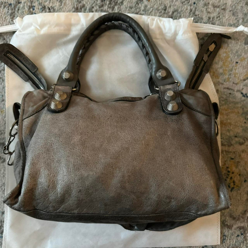 🌺🩷 Preowned Authentic balenciaga city bag giant in faded grey🪻🍃 🤎🌆