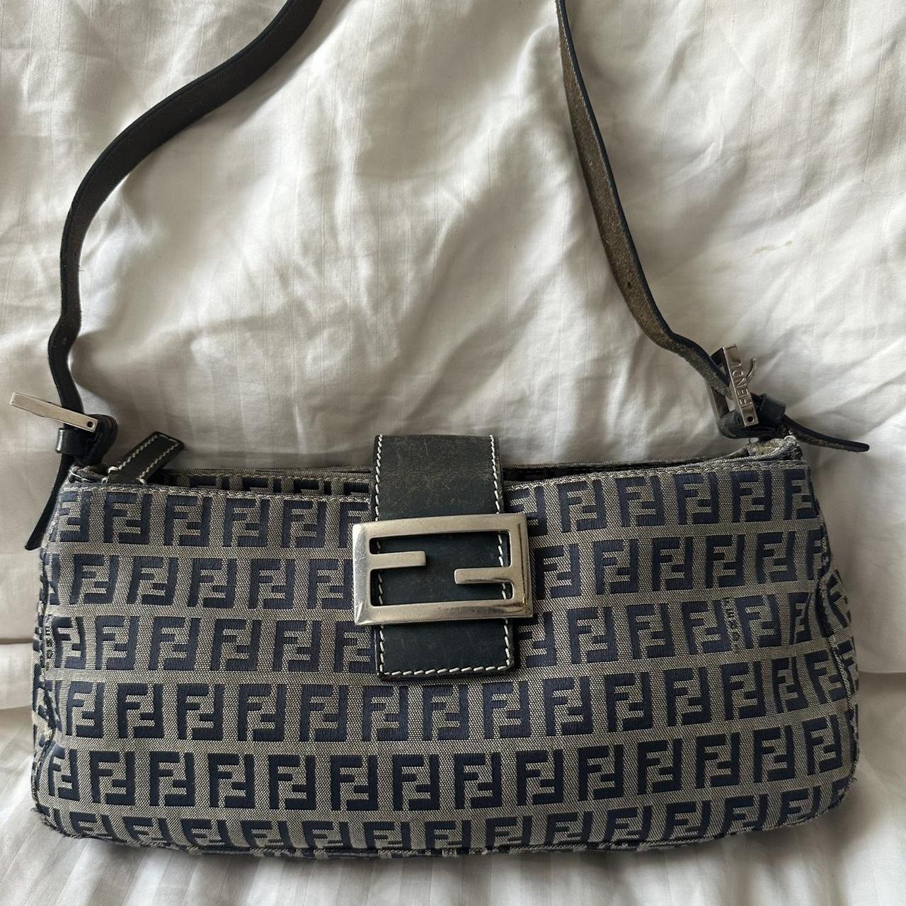 🌺🩷 🍇💜Preowned NAVY FENDI BAGUETTE🍇💜 🤎🌆