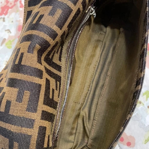 🌺🩷 New Auth Fendi Baguette New Vintage It Bag🩷🍒 🤎🌆