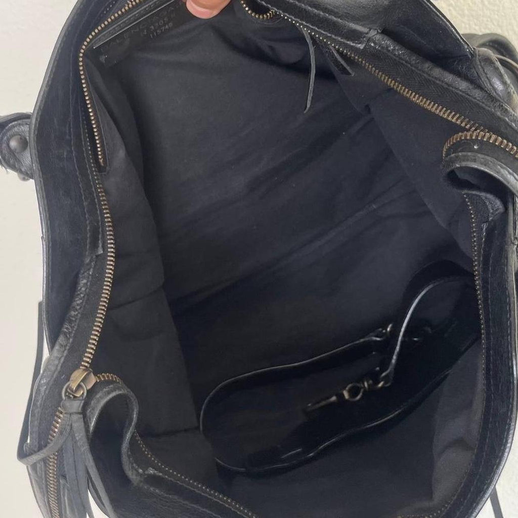 🌺🩷 🥬🎄Preowned Authentic black Balenciaga city bag🥬🎄 🤎🌆