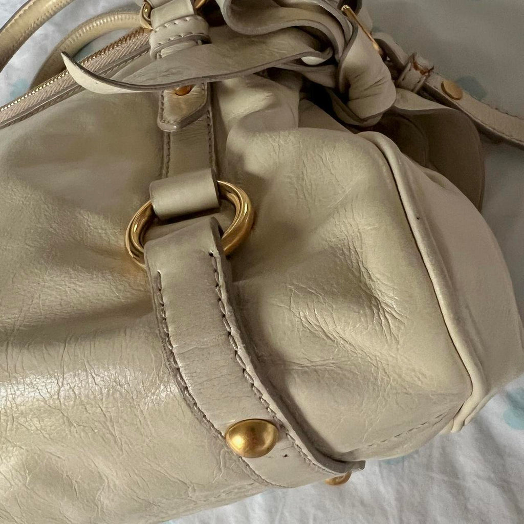 🌺🩷 Authentic Cream Miu Miu Vitello Lux Bow Bag With Gold Hardware🤍🗻 🤎🌆