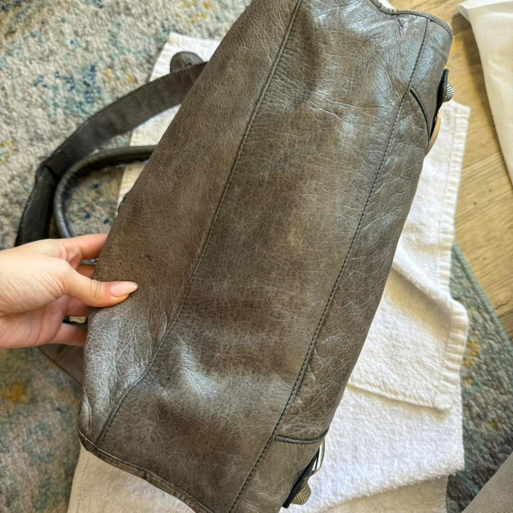 🌺🩷 Preowned Authentic balenciaga city bag giant in faded grey🪻🍃 🤎🌆