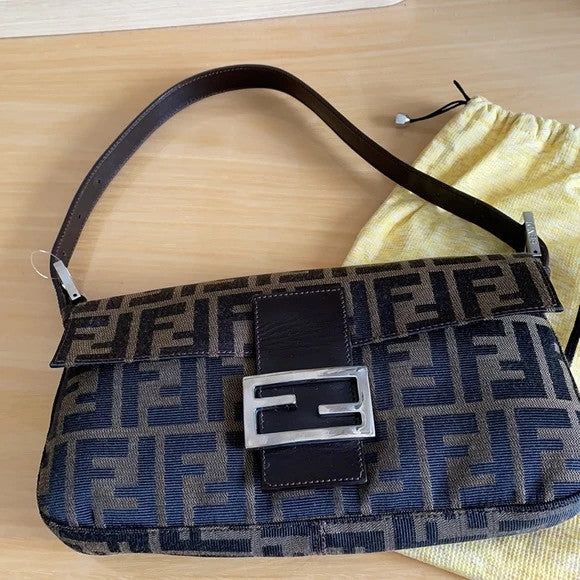🌺🩷 New Auth Fendi Baguette New Vintage It Bag🩷🍒 🤎🌆