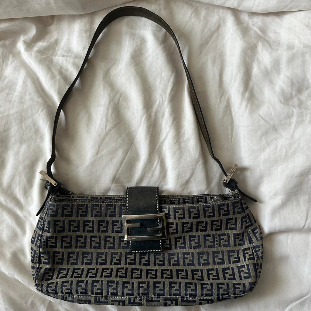 🌺🩷 🍇💜Preowned NAVY FENDI BAGUETTE🍇💜 🤎🌆