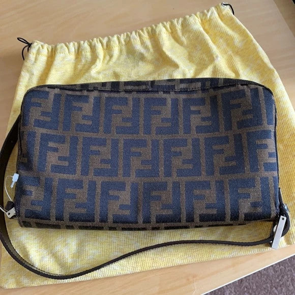 🌺🩷 New Auth Fendi Baguette New Vintage It Bag🩷🍒 🤎🌆