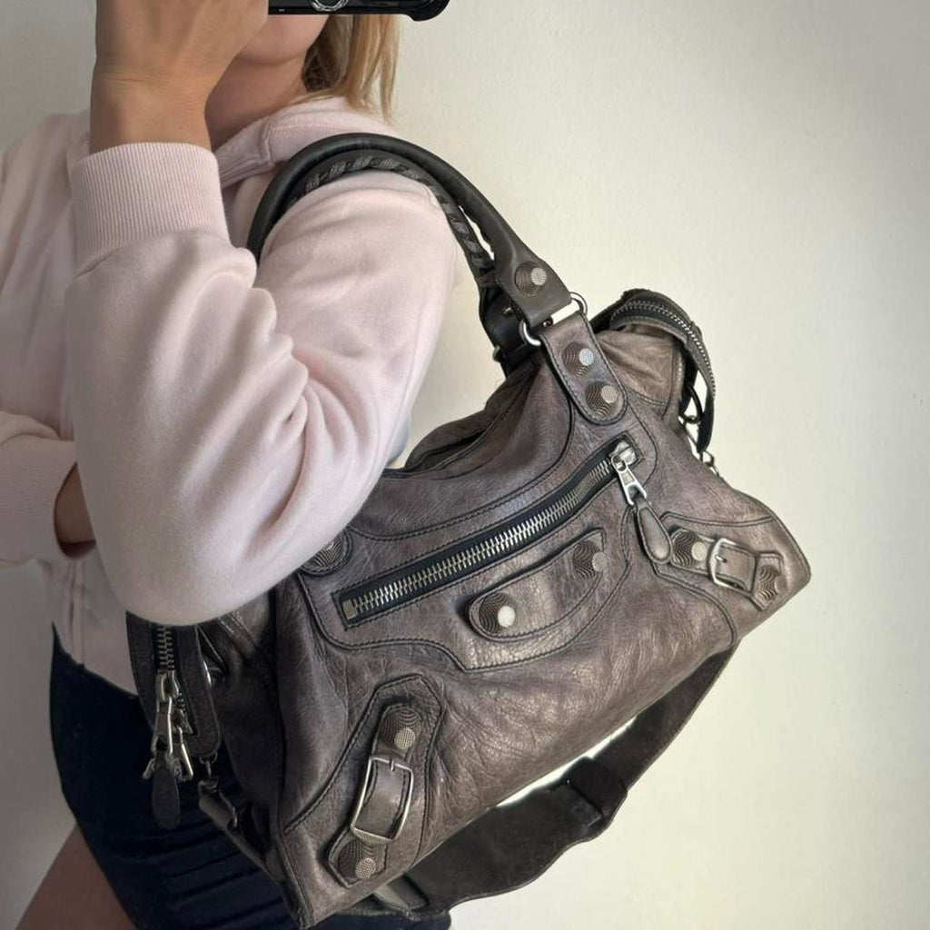 🌺🩷 Preowned Authentic balenciaga city bag giant in faded grey🪻🍃 🤎🌆