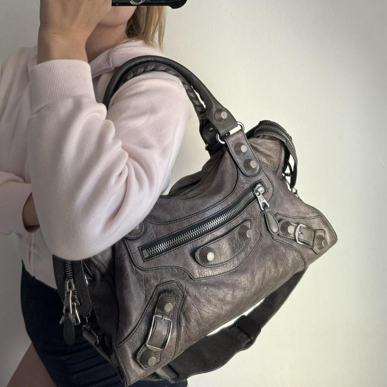 🌺🩷 Preowned Authentic balenciaga city bag giant in faded grey🪻🍃 🤎🌆